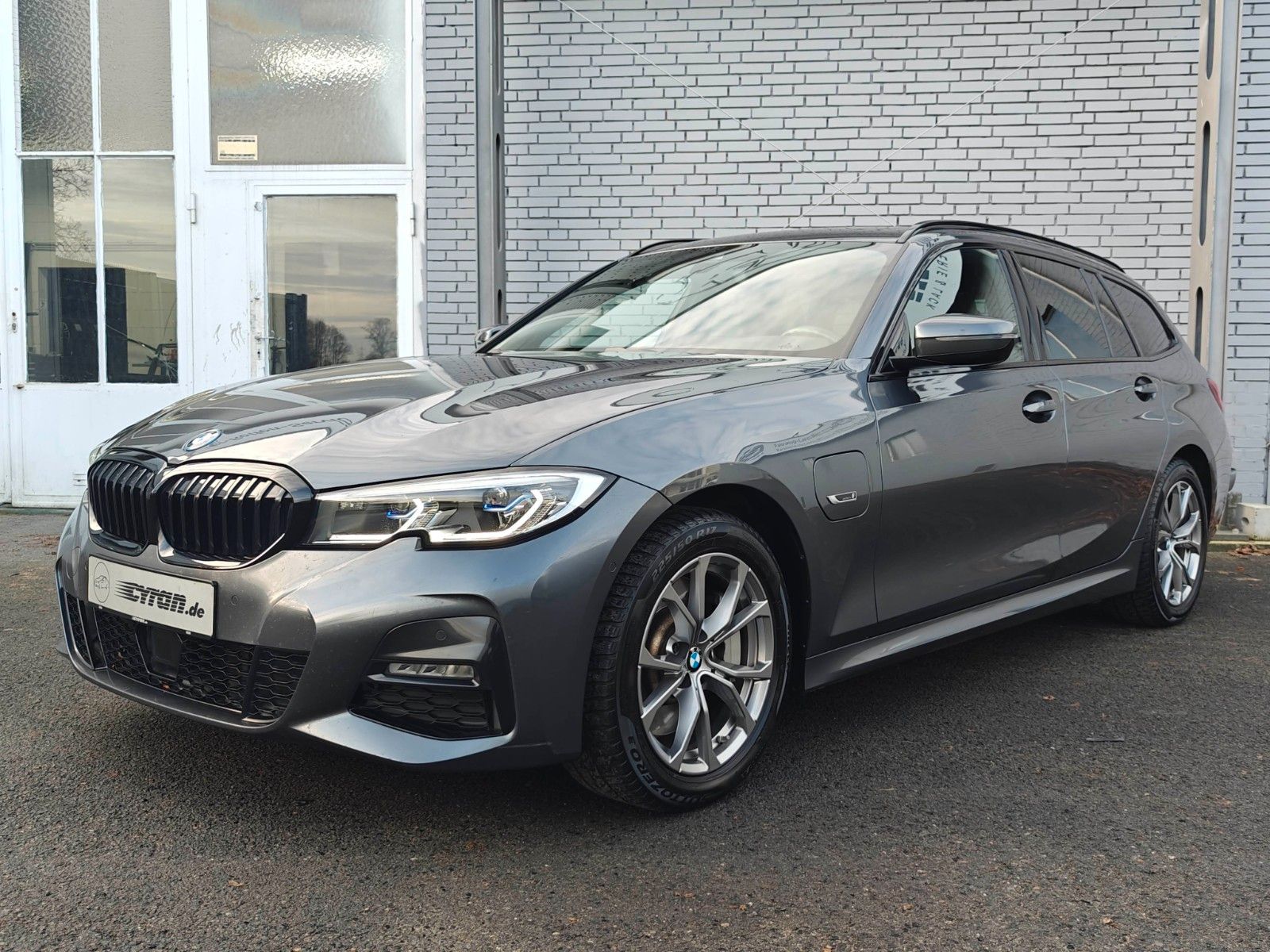 Fahrzeugabbildung BMW 330e Touring M Sport