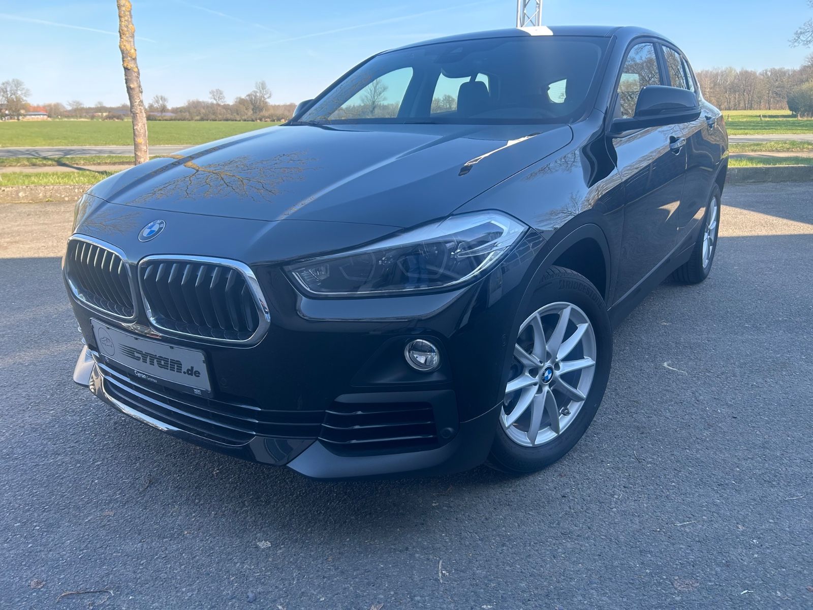 Fahrzeugabbildung BMW X2 18i sDrive Advantage