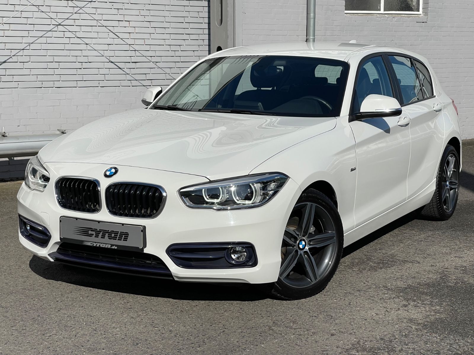 Fahrzeugabbildung BMW 118 i Sport Line