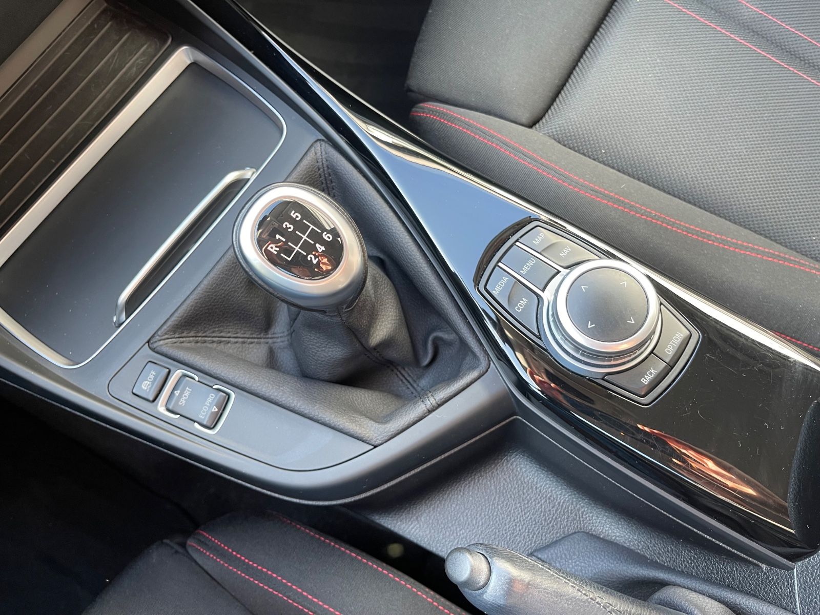 Fahrzeugabbildung BMW 118 i Sport Line