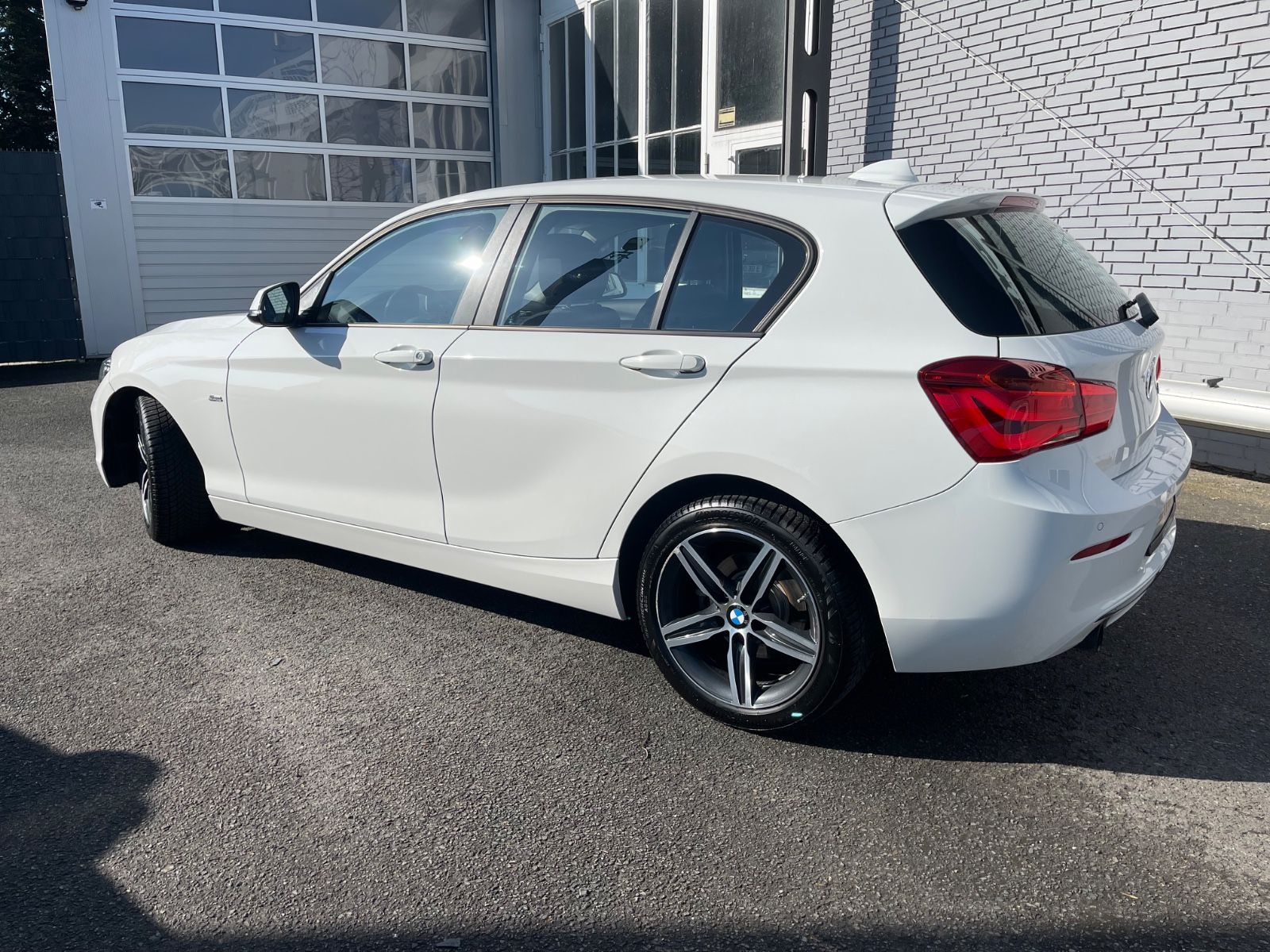 Fahrzeugabbildung BMW 118 i Sport Line