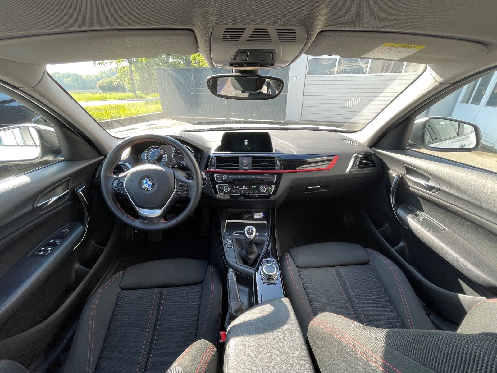 Fahrzeugabbildung BMW 118 i Sport Line