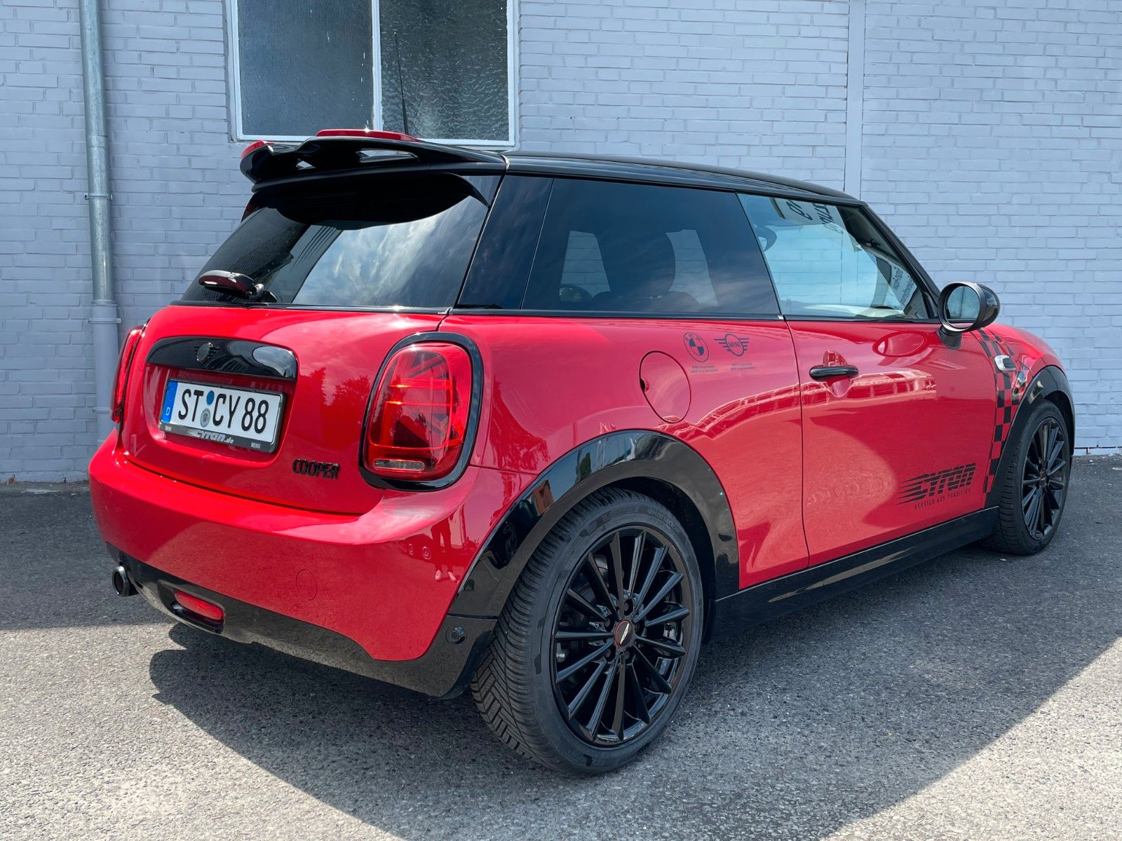 Fahrzeugabbildung MINI Cooper Chili Blackline