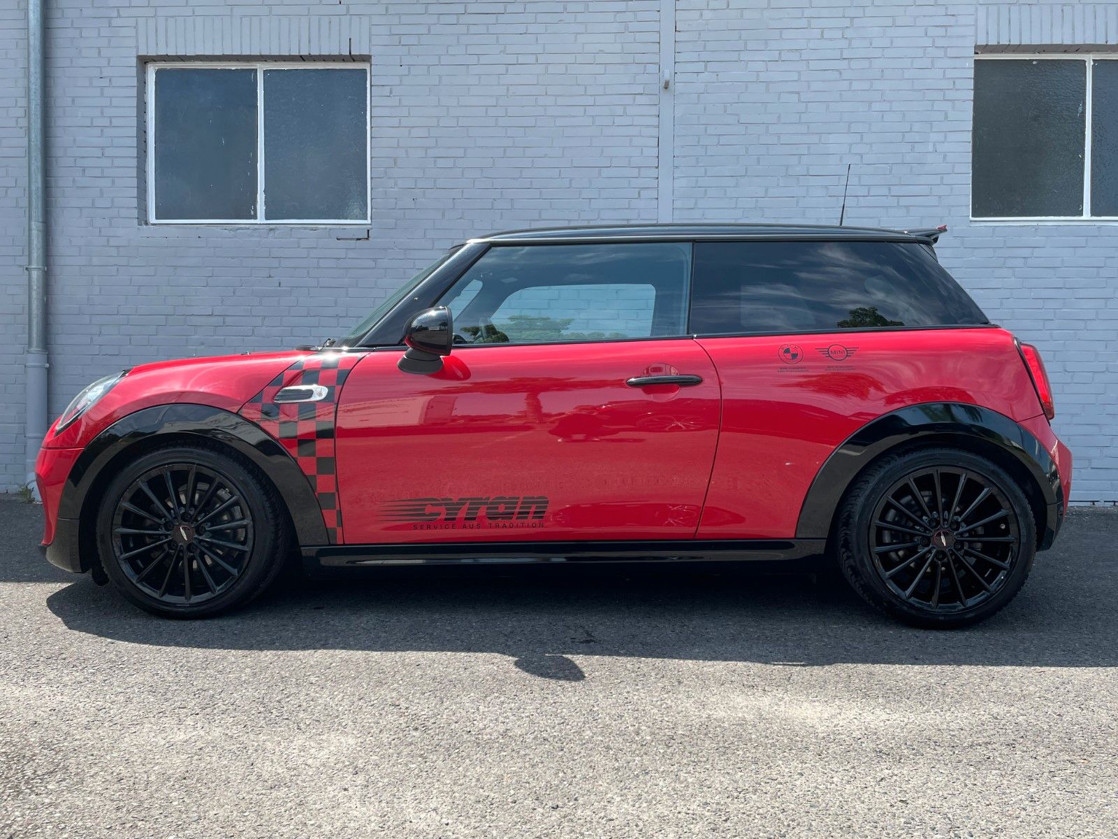 Fahrzeugabbildung MINI Cooper Chili Blackline