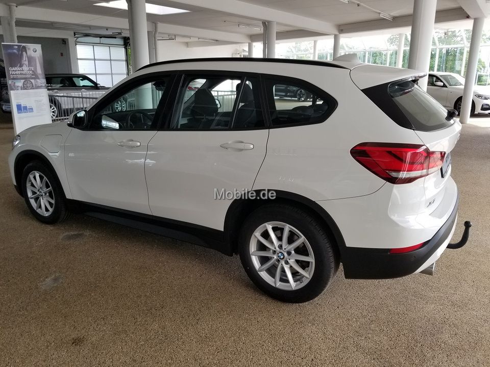 Fahrzeugabbildung BMW X1 xDrive25e