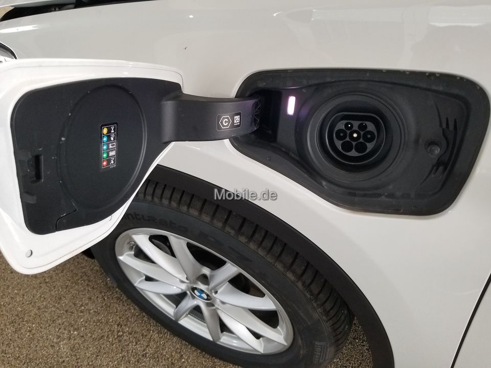 Fahrzeugabbildung BMW X1 xDrive25e