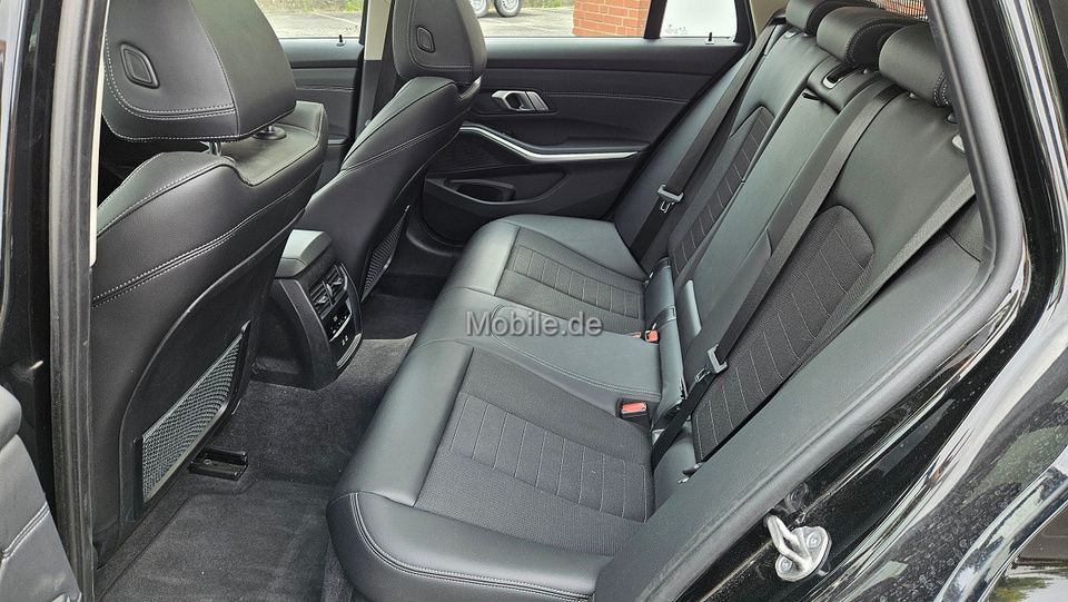 Fahrzeugabbildung BMW 320d Touring Sport Line