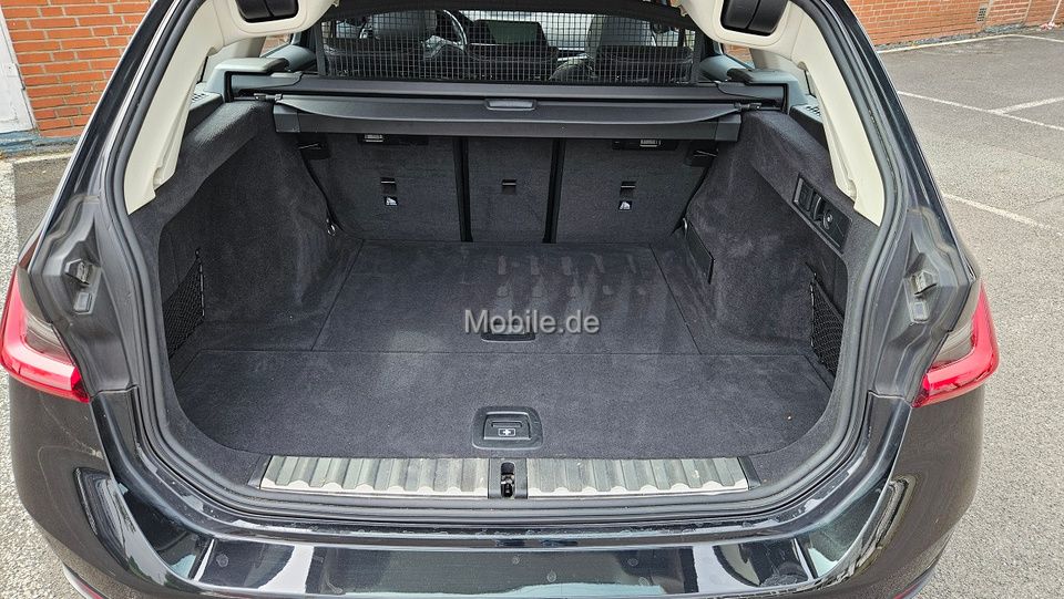 Fahrzeugabbildung BMW 320d Touring Sport Line