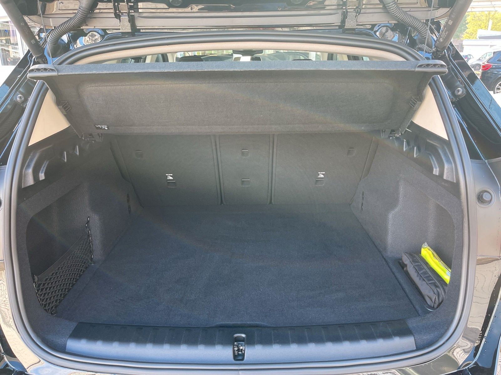 Fahrzeugabbildung BMW X1 sDrive 20 i