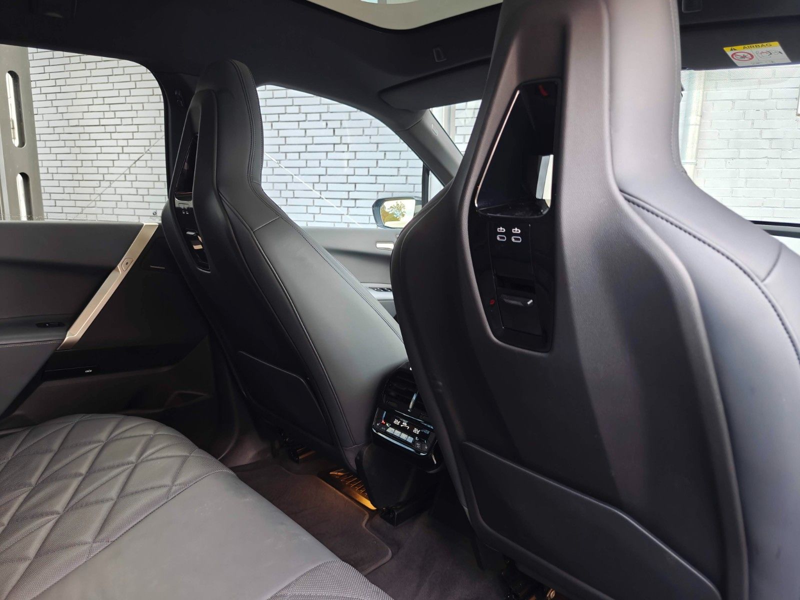 Fahrzeugabbildung BMW iX 40 xDrive