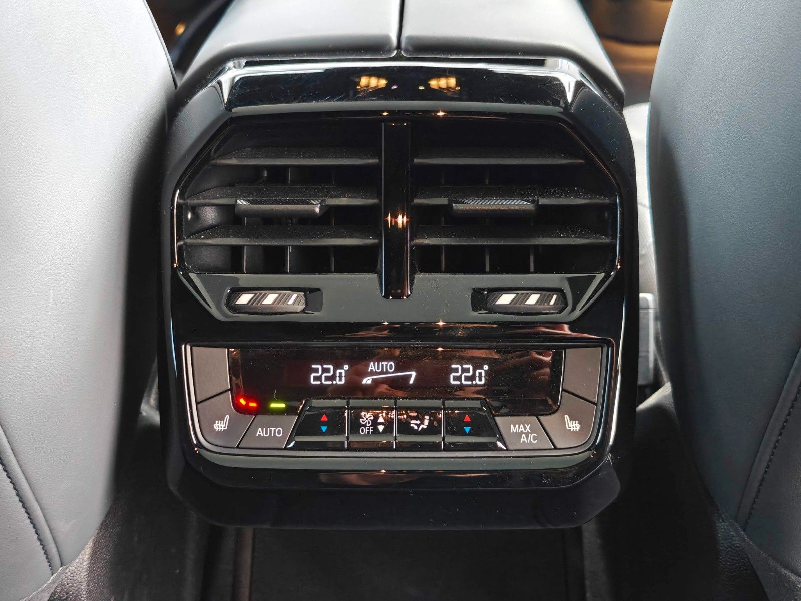 Fahrzeugabbildung BMW iX 40 xDrive