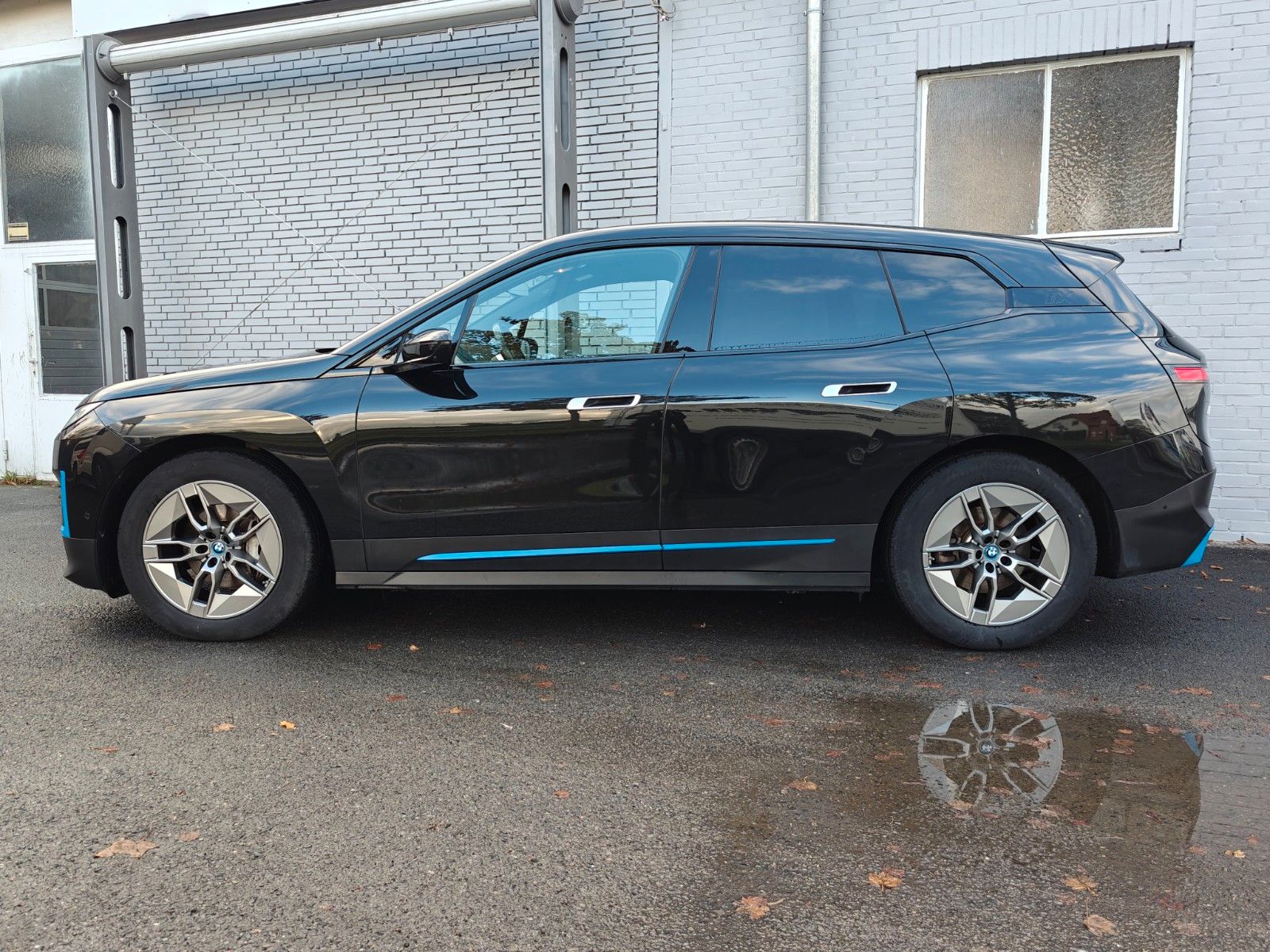 Fahrzeugabbildung BMW iX 40 xDrive