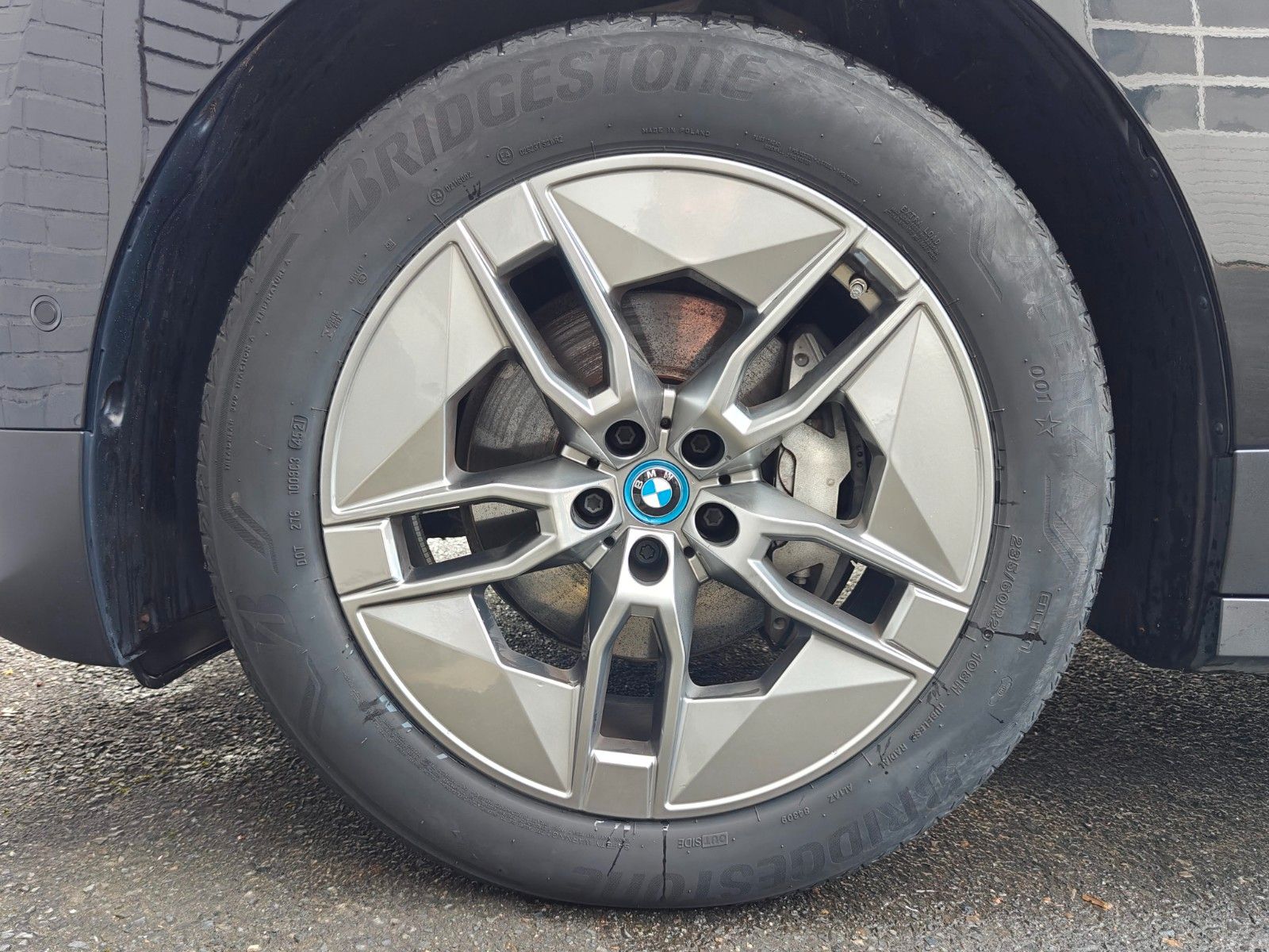 Fahrzeugabbildung BMW iX 40 xDrive