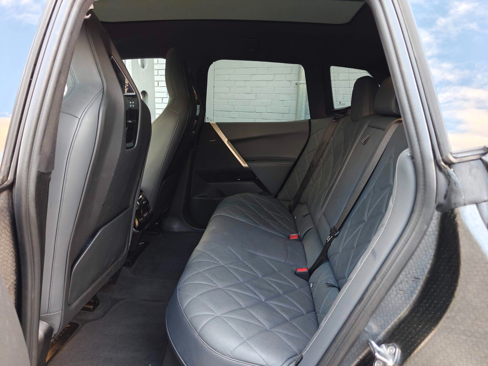 Fahrzeugabbildung BMW iX 40 xDrive