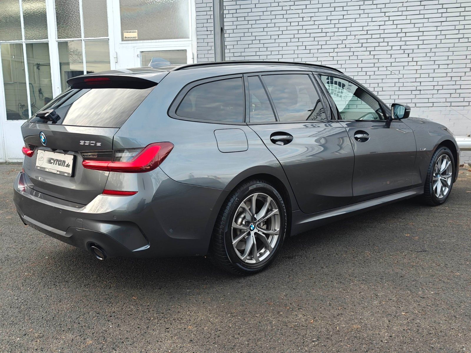 Fahrzeugabbildung BMW 330e Touring M Sport