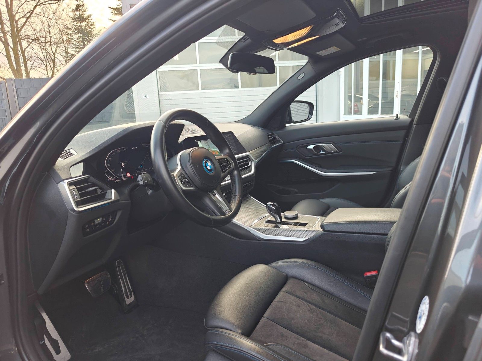 Fahrzeugabbildung BMW 330e Touring M Sport