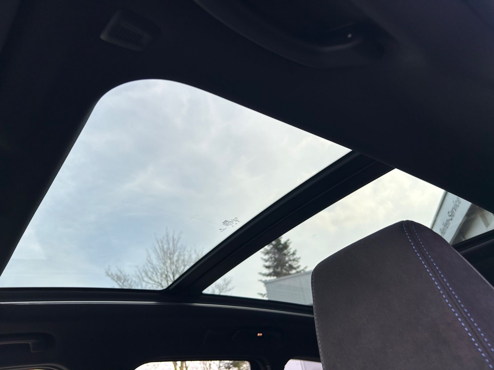 Fahrzeugabbildung BMW X1 20i sDrive M Sport