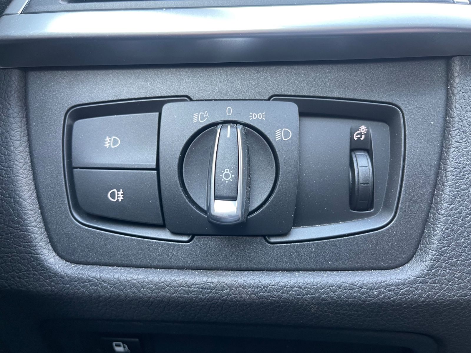 Fahrzeugabbildung BMW 330e Limousine  Luxury Line