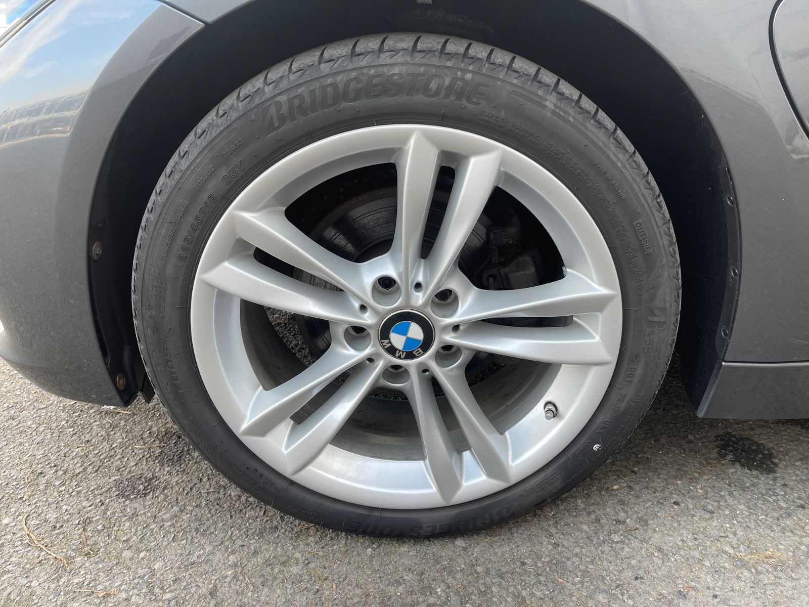 Fahrzeugabbildung BMW 330e Limousine  Luxury Line