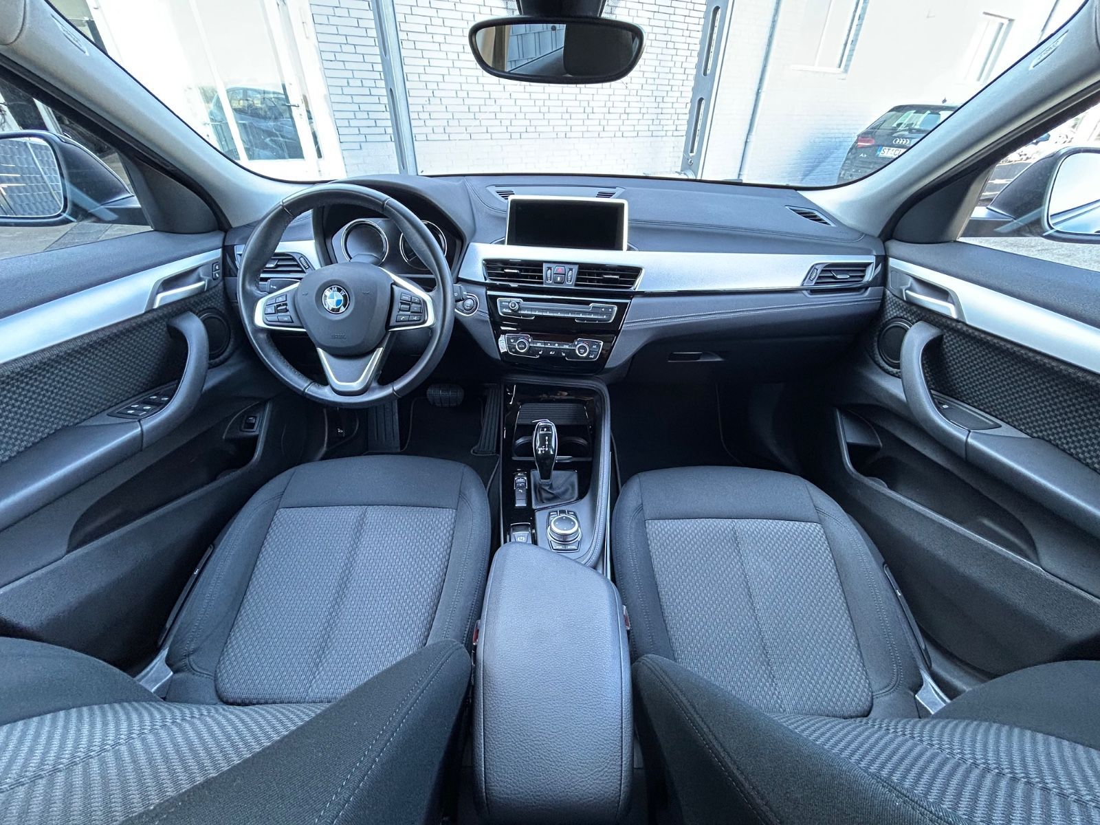 Fahrzeugabbildung BMW X2 18i sDrive Advantage