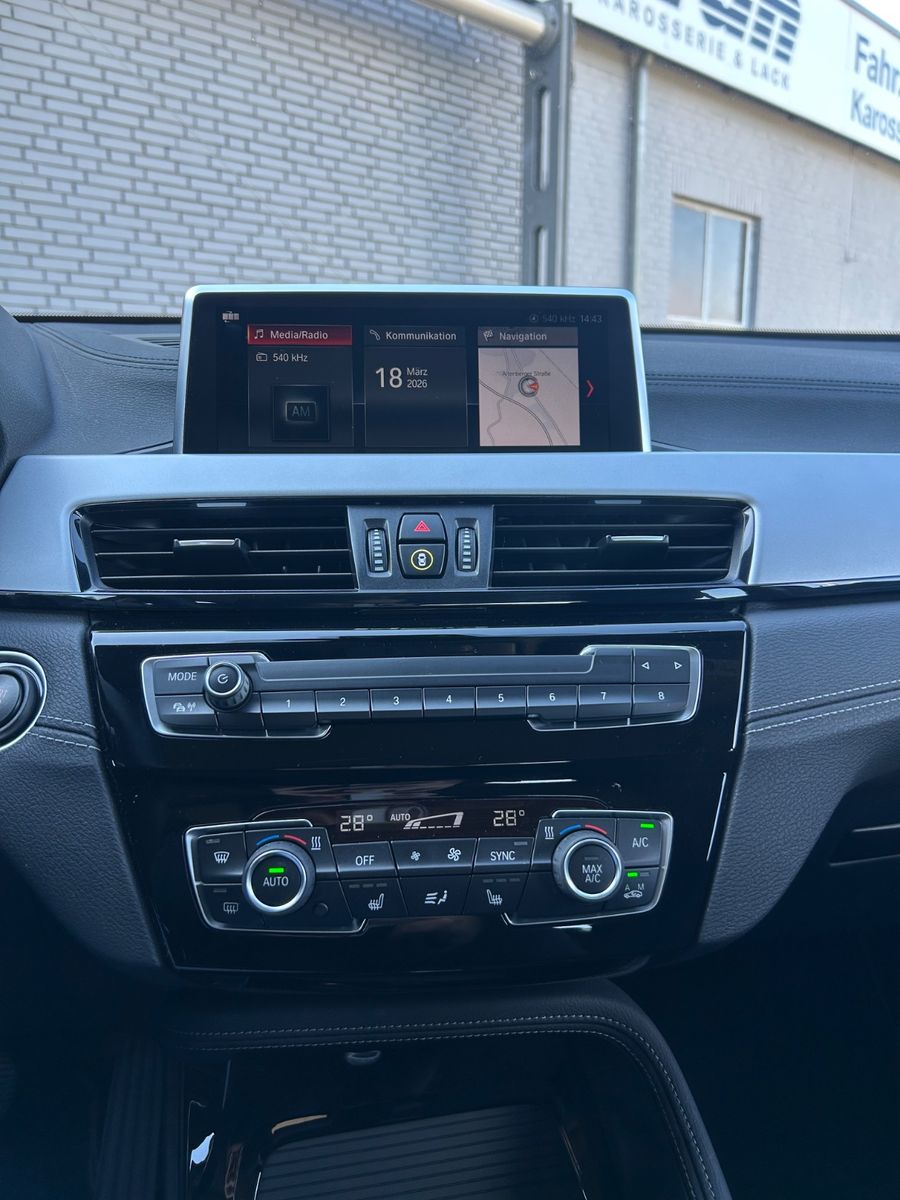 Fahrzeugabbildung BMW X2 18i sDrive Advantage