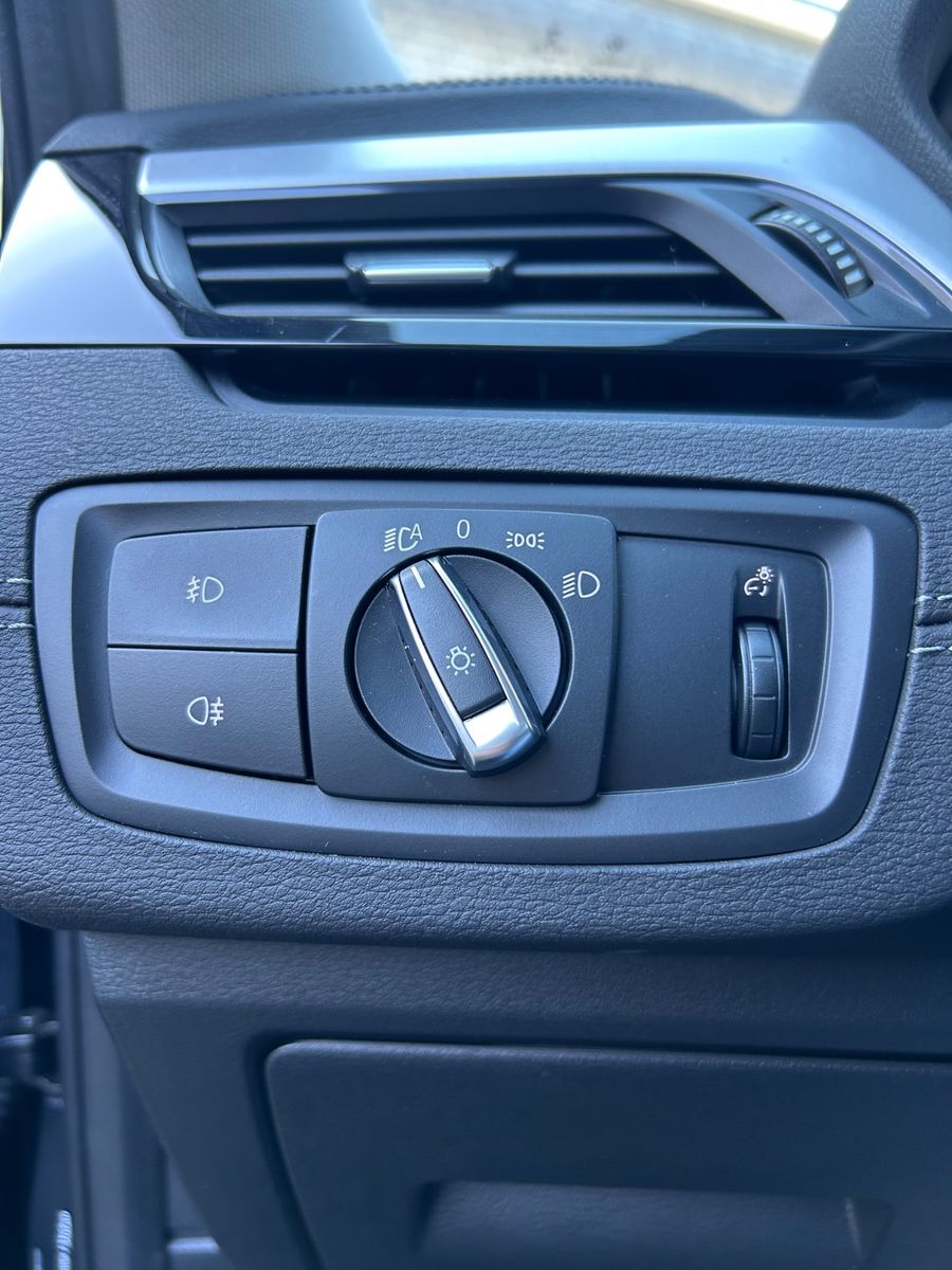 Fahrzeugabbildung BMW X2 18i sDrive Advantage