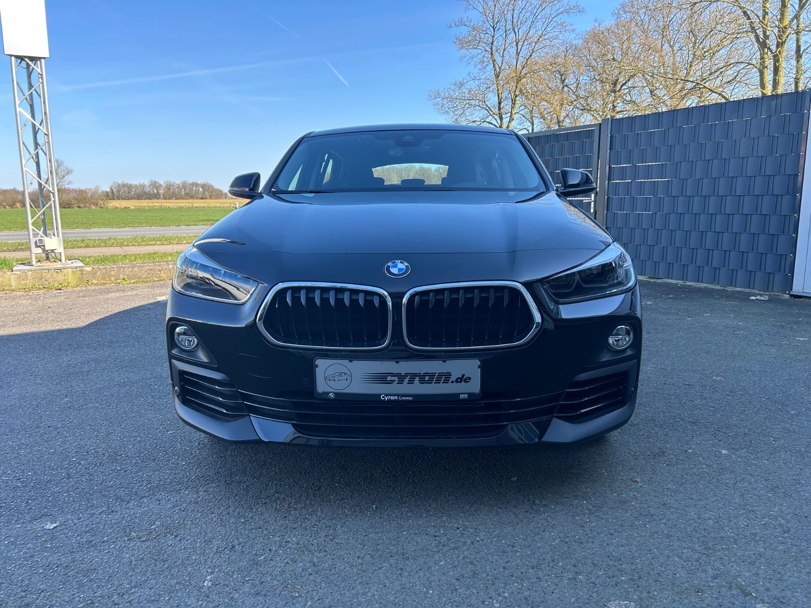Fahrzeugabbildung BMW X2 18i sDrive Advantage