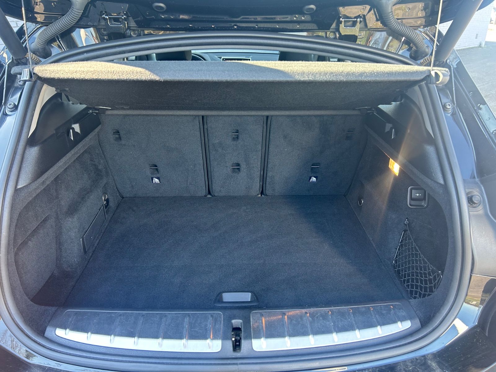 Fahrzeugabbildung BMW X2 18i sDrive Advantage