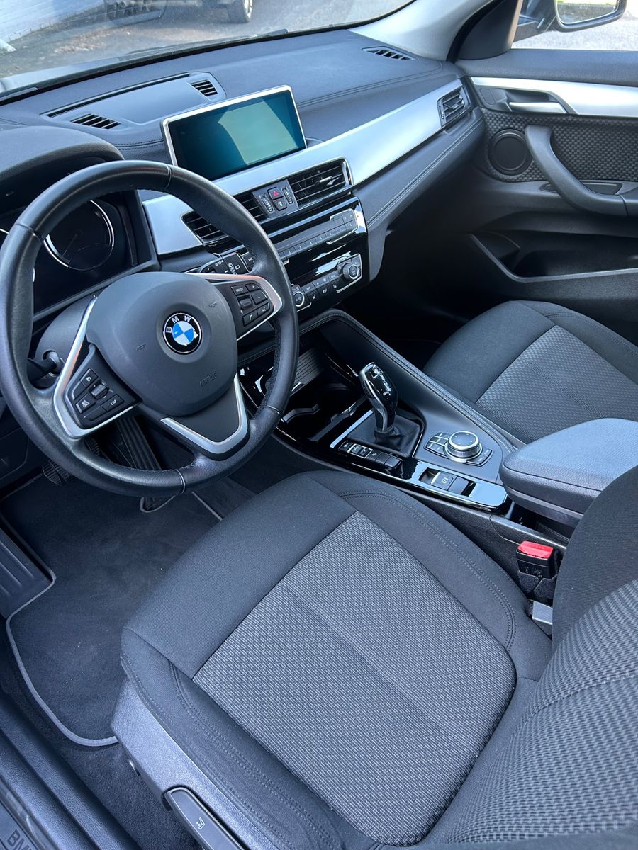 Fahrzeugabbildung BMW X2 18i sDrive Advantage