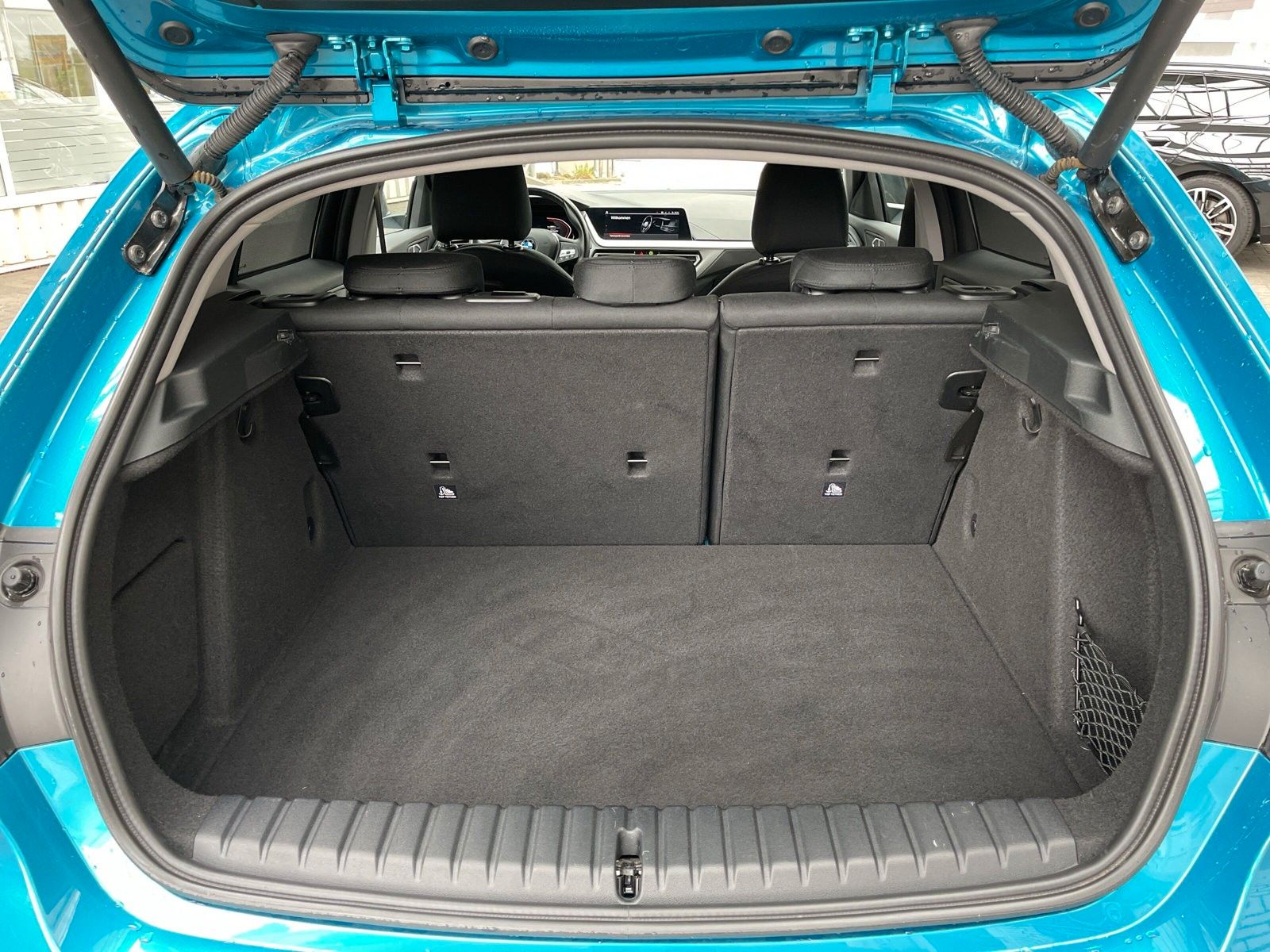Fahrzeugabbildung BMW 116d Limousine Advantage