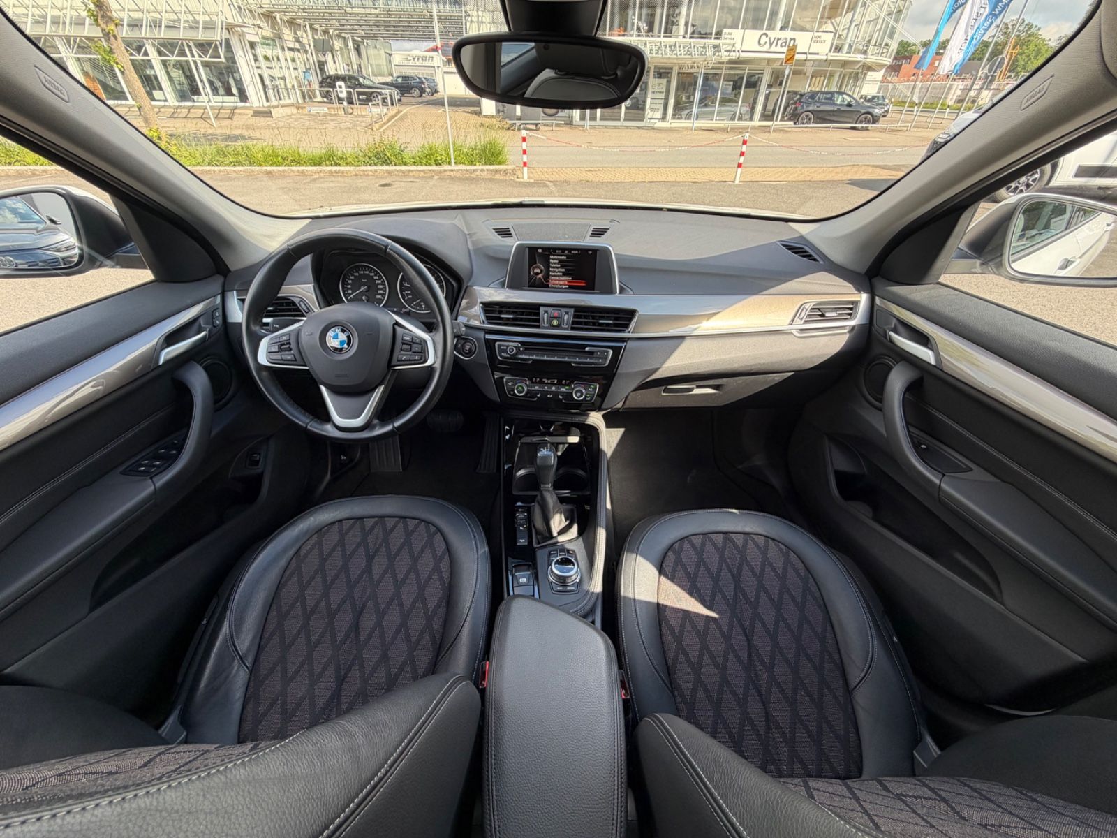 Fahrzeugabbildung BMW X1 25 i xLine