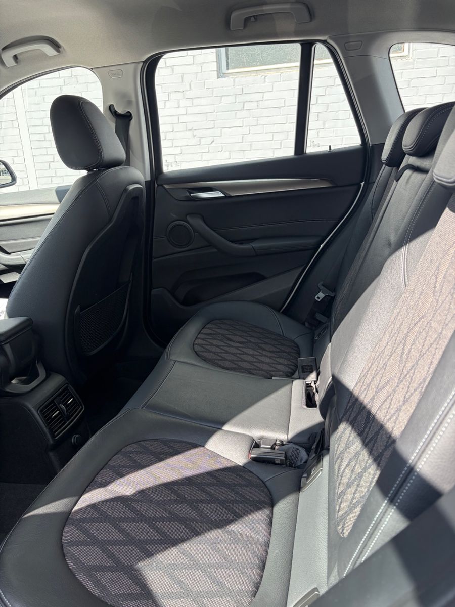 Fahrzeugabbildung BMW X1 25 i xLine