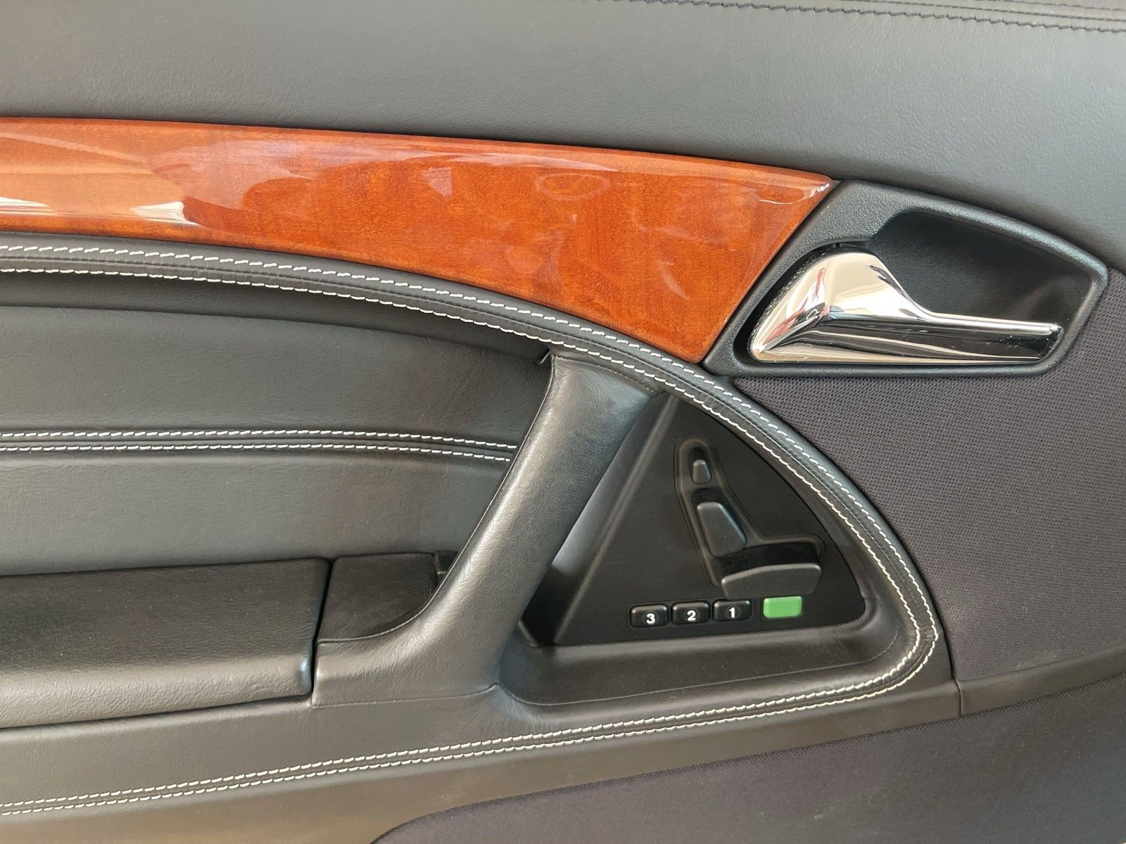 Fahrzeugabbildung Mercedes-Benz SL 320 Final Edition 1Hd 48500km