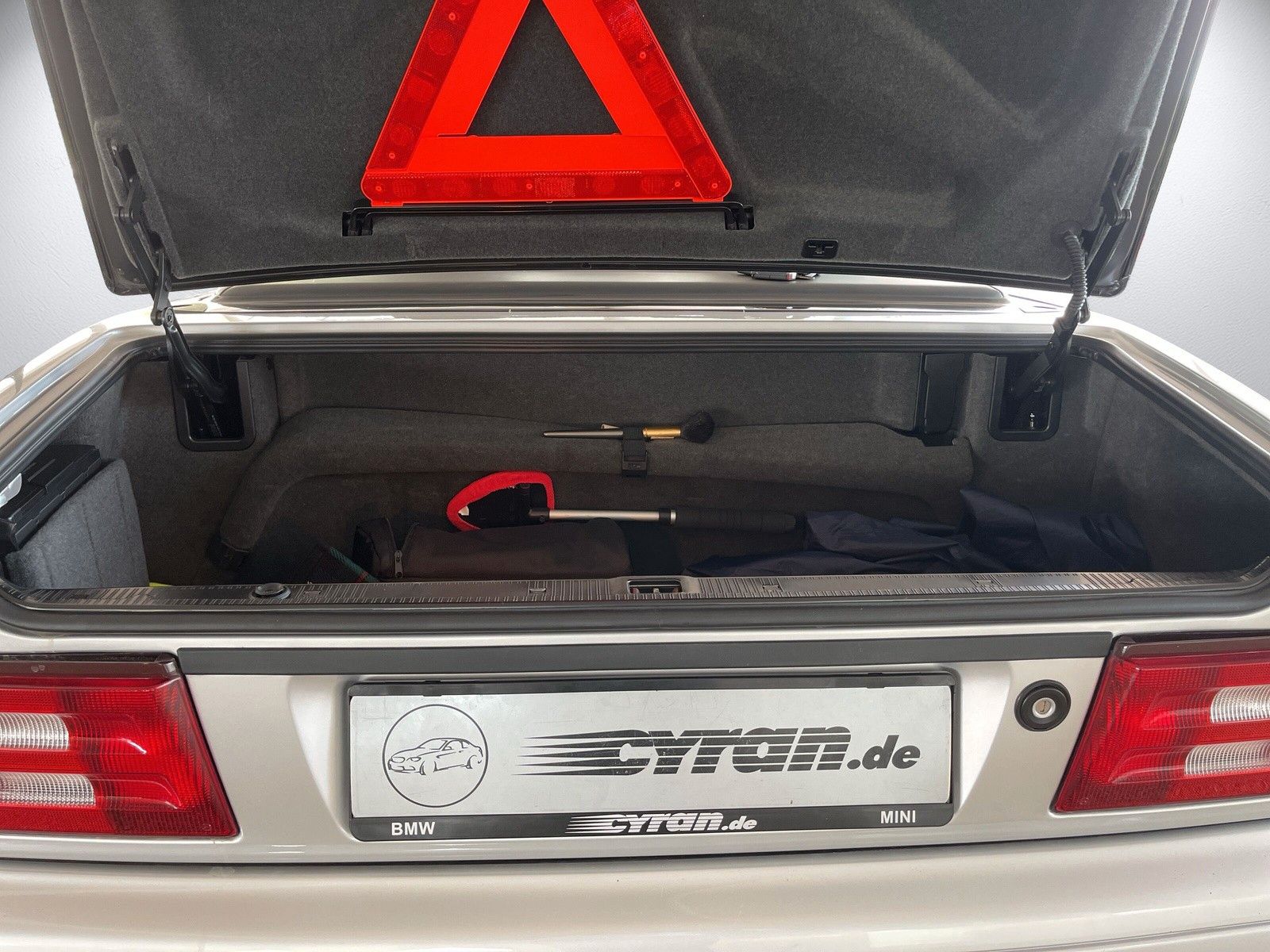 Fahrzeugabbildung Mercedes-Benz SL 320 Final Edition 1Hd 48500km